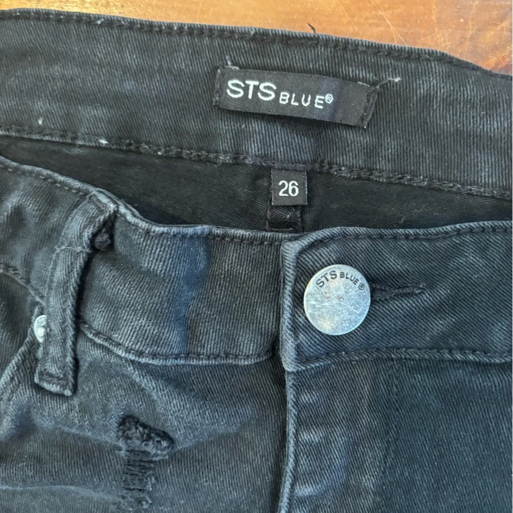 STS Blue Mid Rise Distressed Cuffed Stretch Jean Shorts Black Size 26 Stretch - Picture 3 of 7